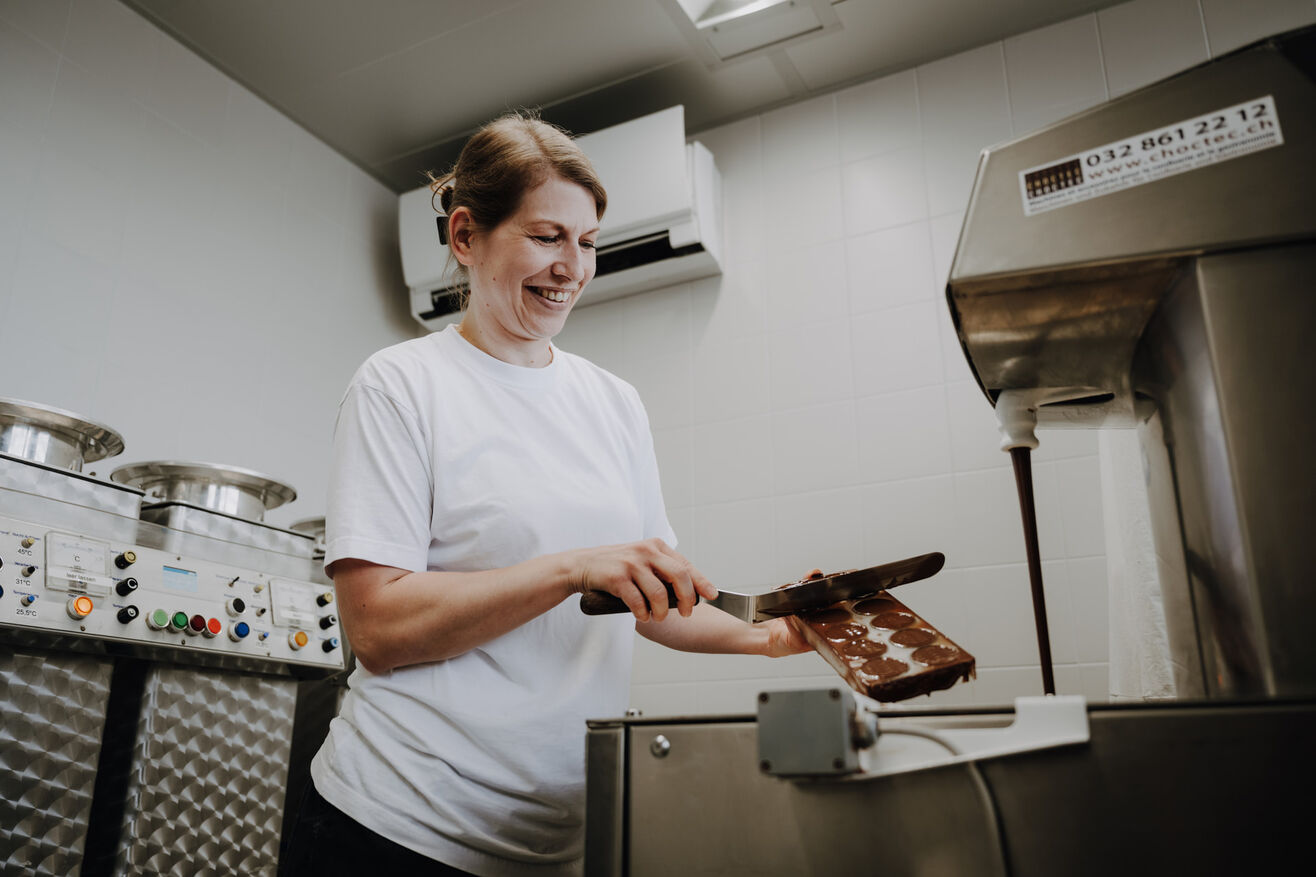 Konditorin Lucia Meyer und ihr Team sind auf Weihnachten eingestellt und backen drei Monate im Voraus Guetzli in verschiedensten Varianten.
